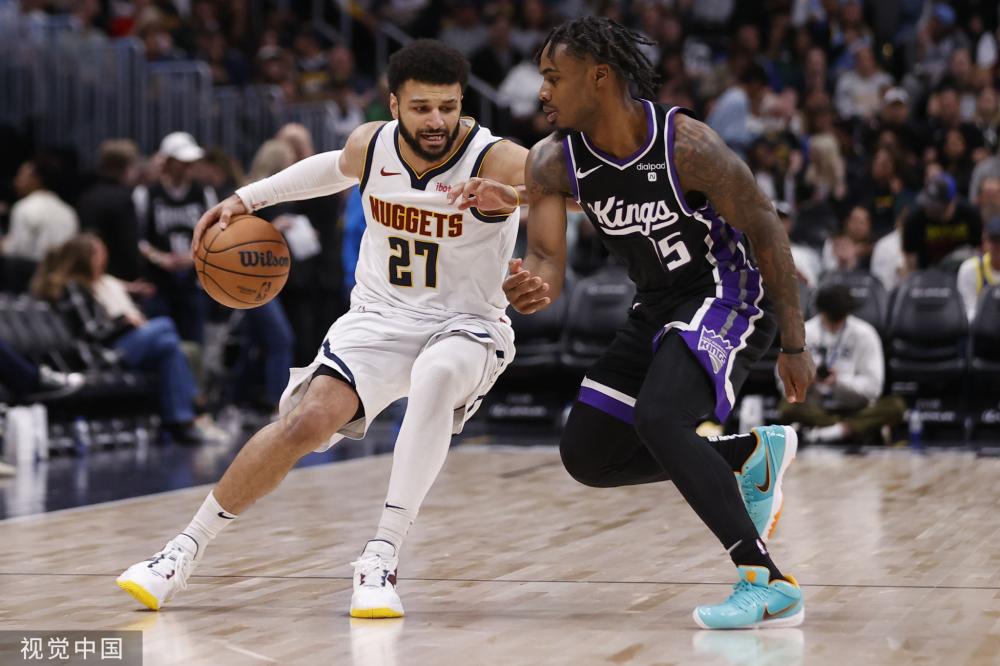 依旧保持着 依旧保持着